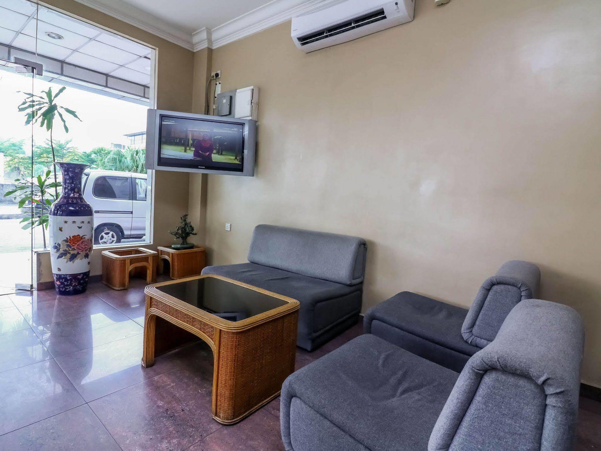 Oyo 447 Comfort Hotel Meru Klang Exterior foto