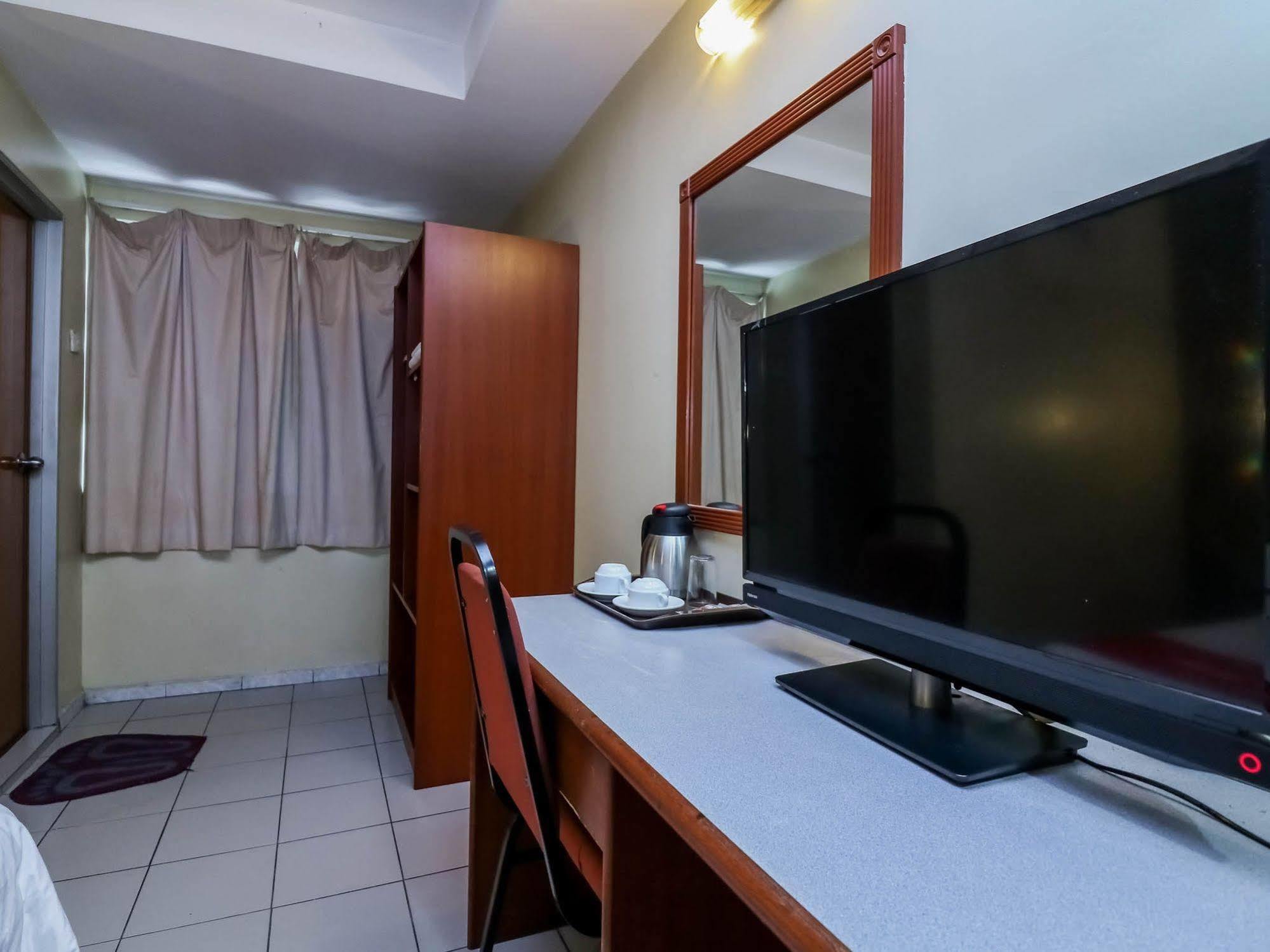 Oyo 447 Comfort Hotel Meru Klang Exterior foto