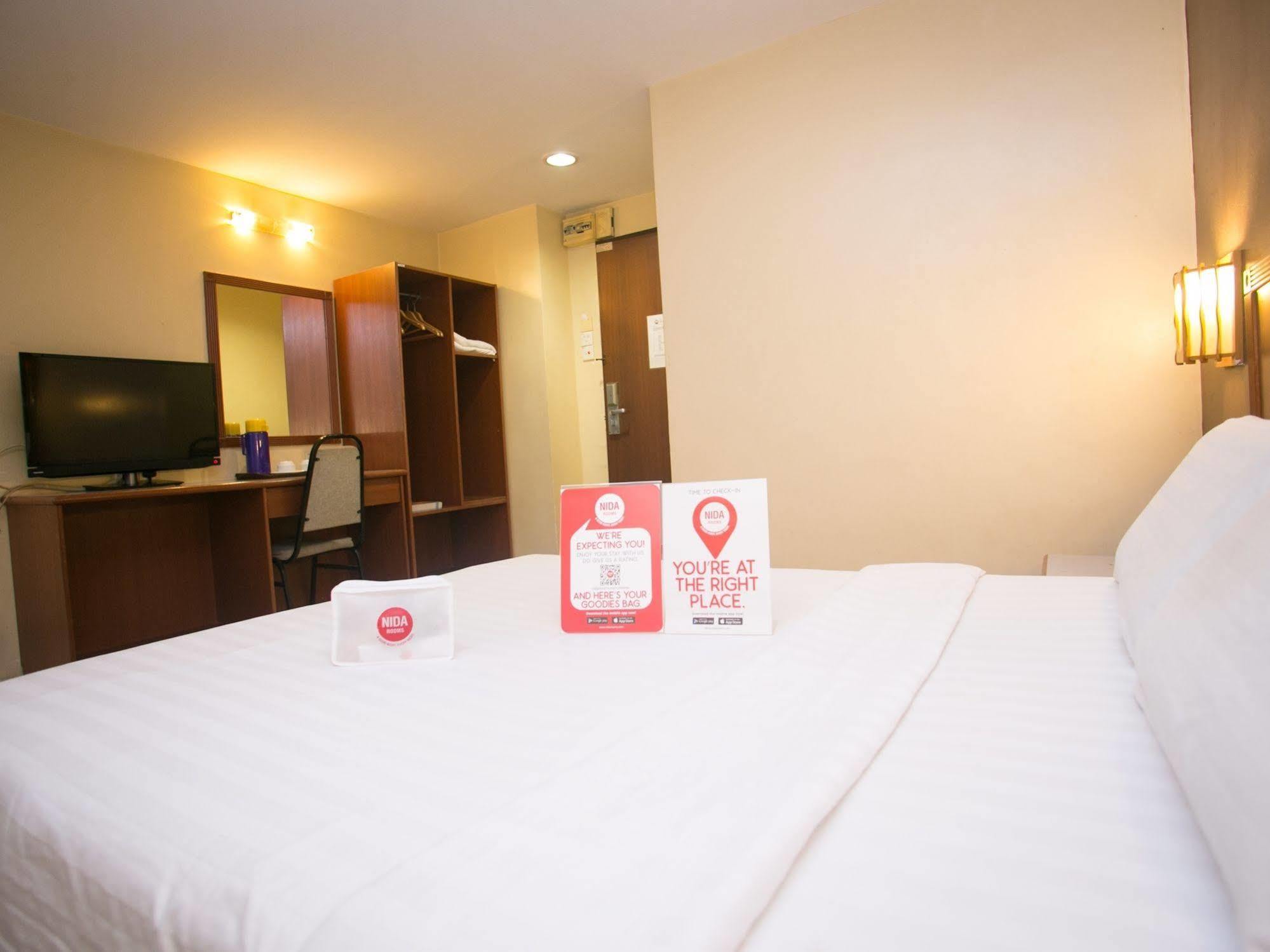 Oyo 447 Comfort Hotel Meru Klang Exterior foto