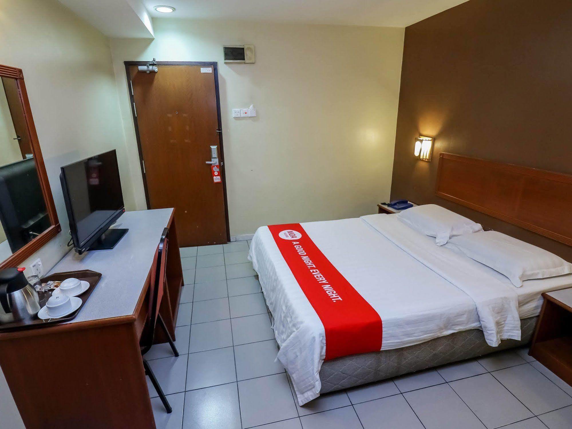 Oyo 447 Comfort Hotel Meru Klang Exterior foto