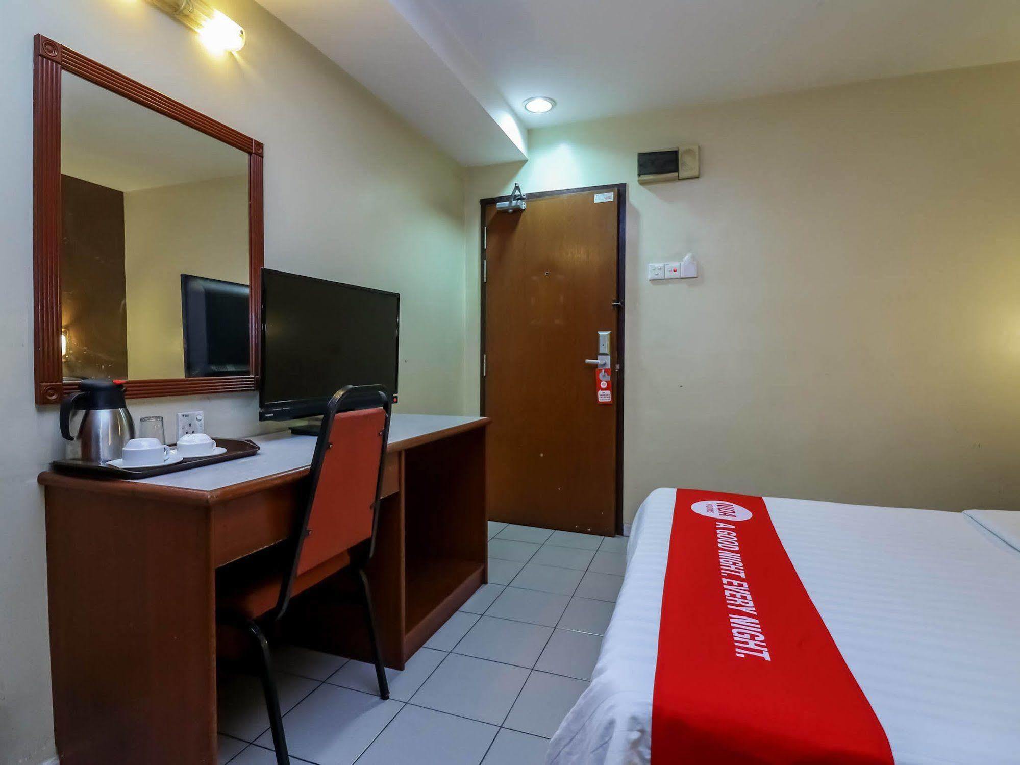 Oyo 447 Comfort Hotel Meru Klang Exterior foto