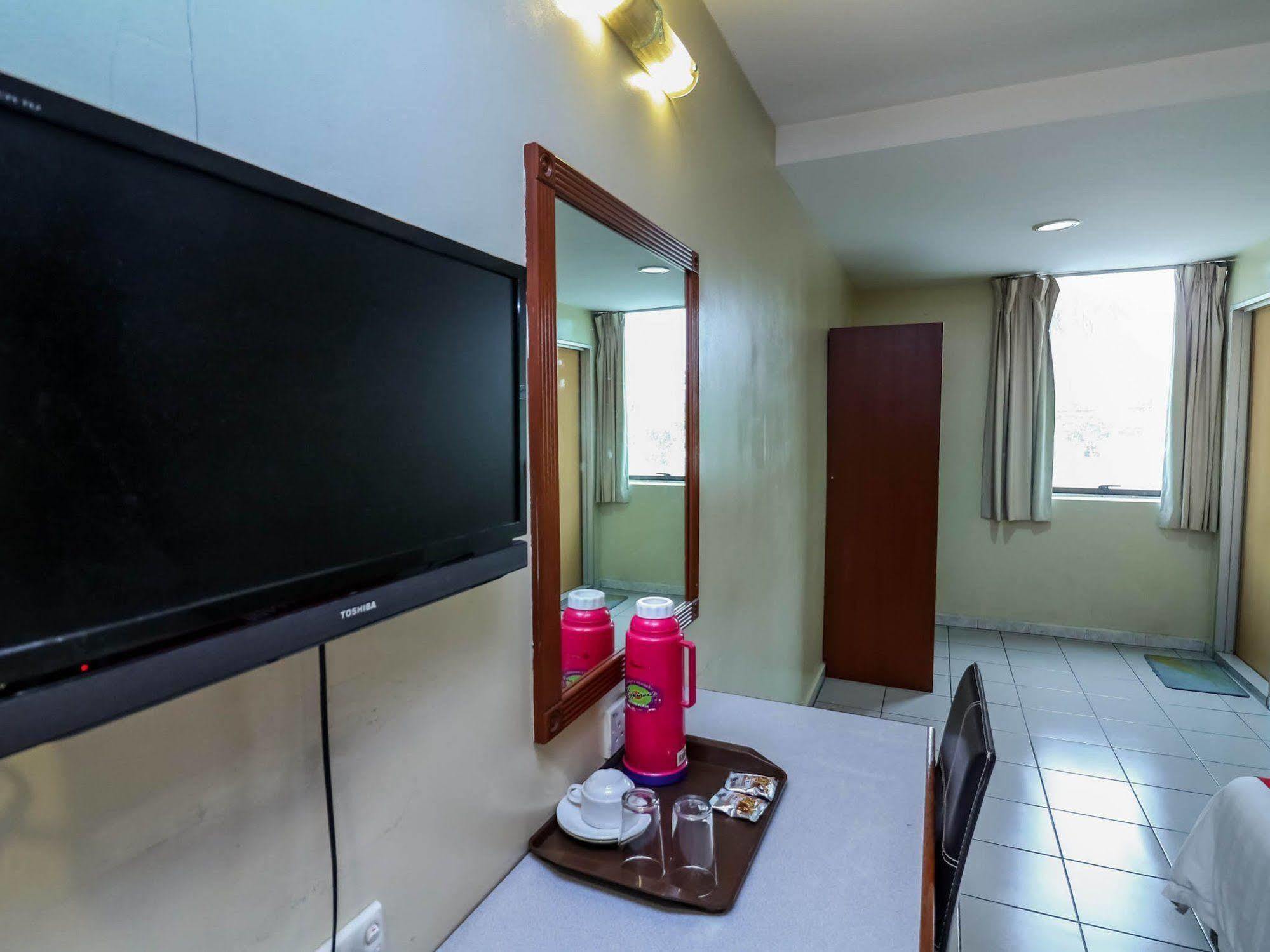 Oyo 447 Comfort Hotel Meru Klang Exterior foto