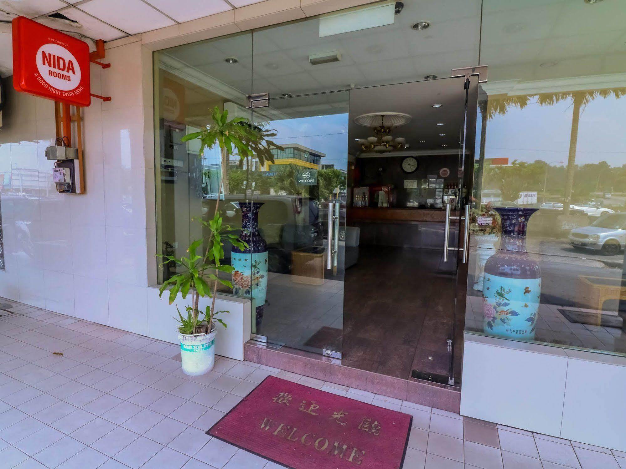 Oyo 447 Comfort Hotel Meru Klang Exterior foto